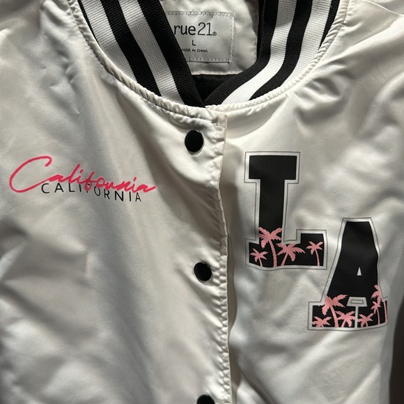 Rue21 women’s/juniors size Large bombers jacket. - Picture 8 of 8